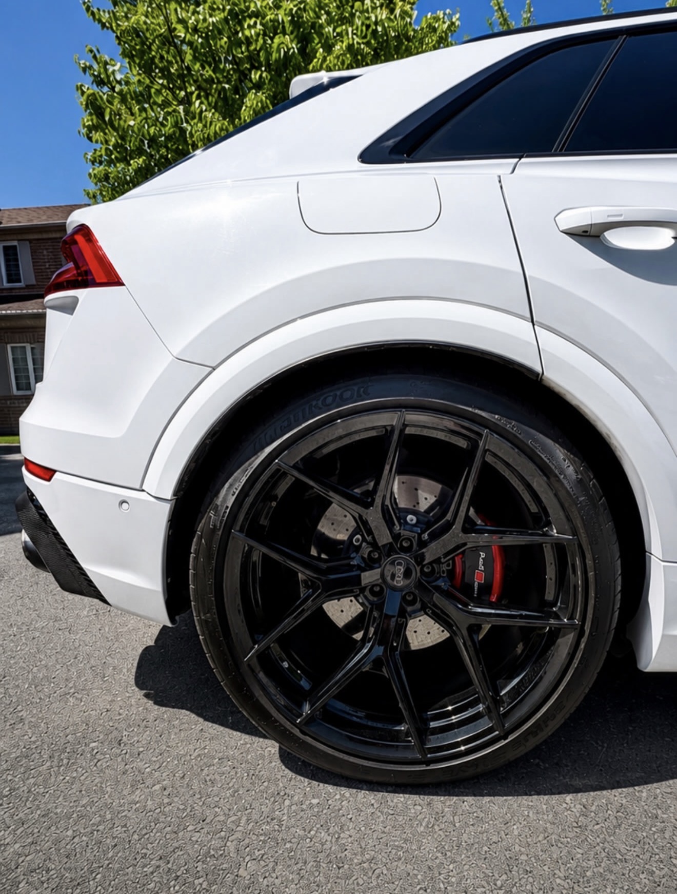 Wheel & Caliper — Gloss Black